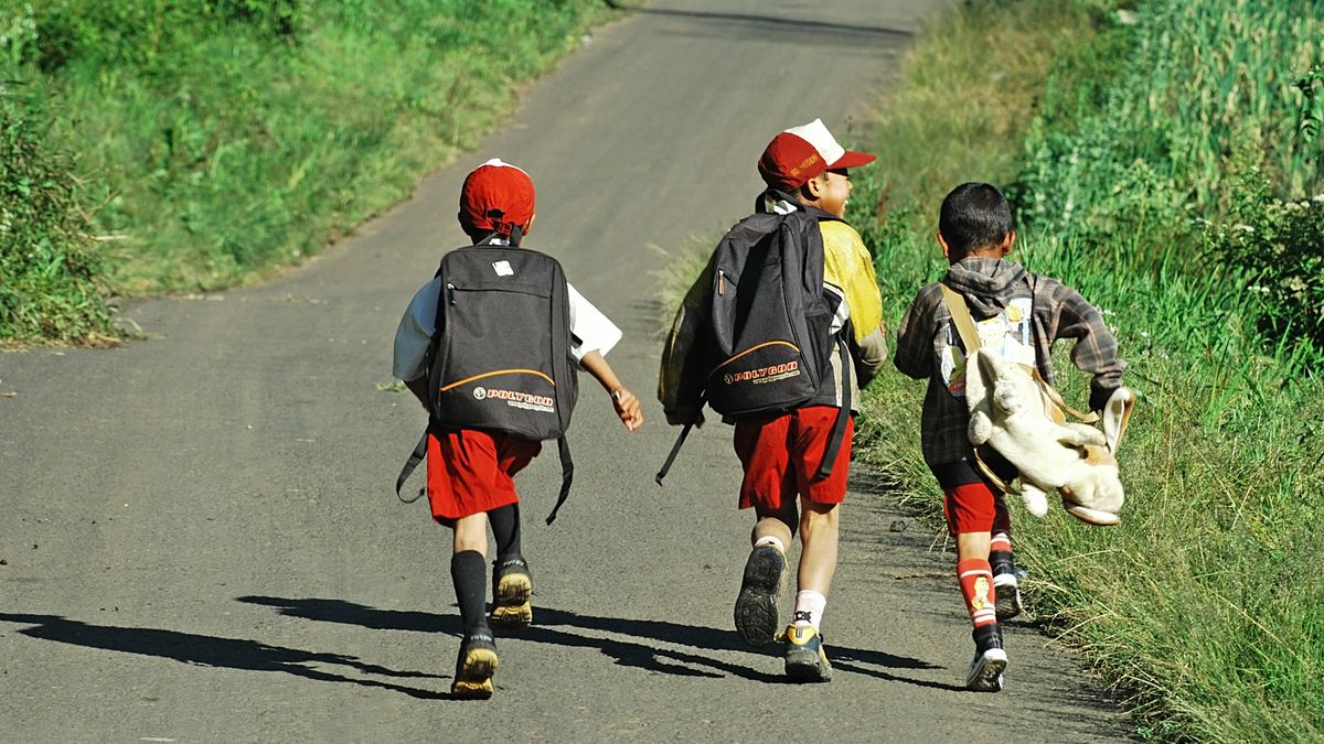 V Indonésii se bezplatnými obědy otrávilo dalších 400 školáků